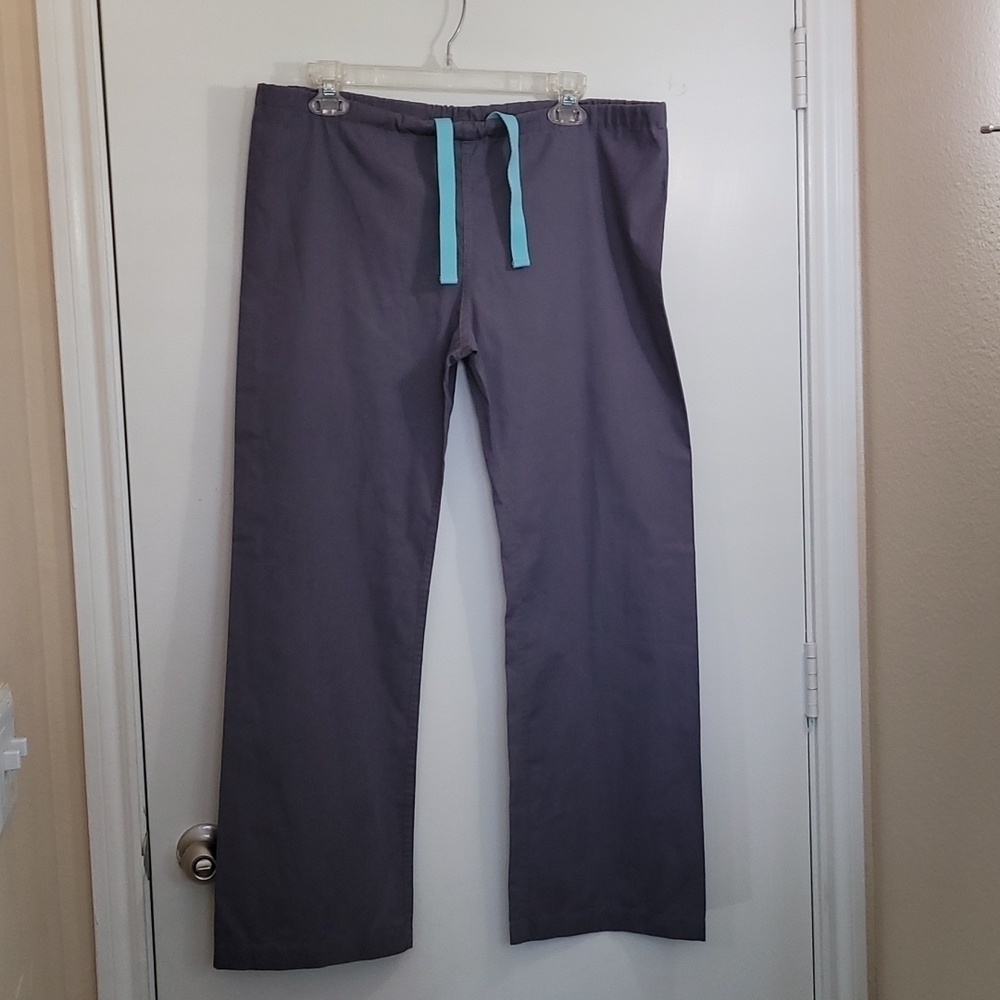 Izzy Women's Scrubs Size Small  Gray